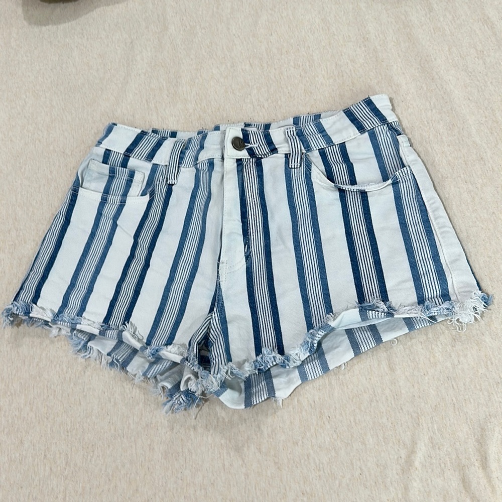 KanCan High rise denim shorts size 29